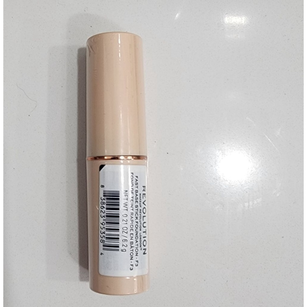 Revolution Makeup Bundle: Foundation, Highlighter, Eyeshadow, Lip Gloss - Picture 6 of 7